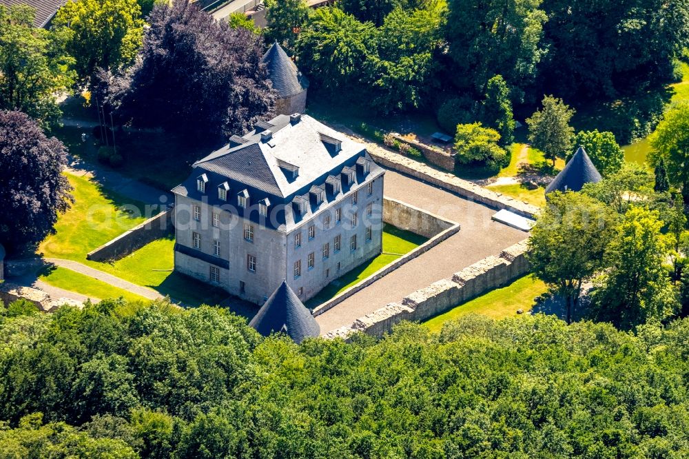 Aerial image Velbert - Palace Vorburg Schloss Hardenberg in Velbert in the state North Rhine-Westphalia, Germany