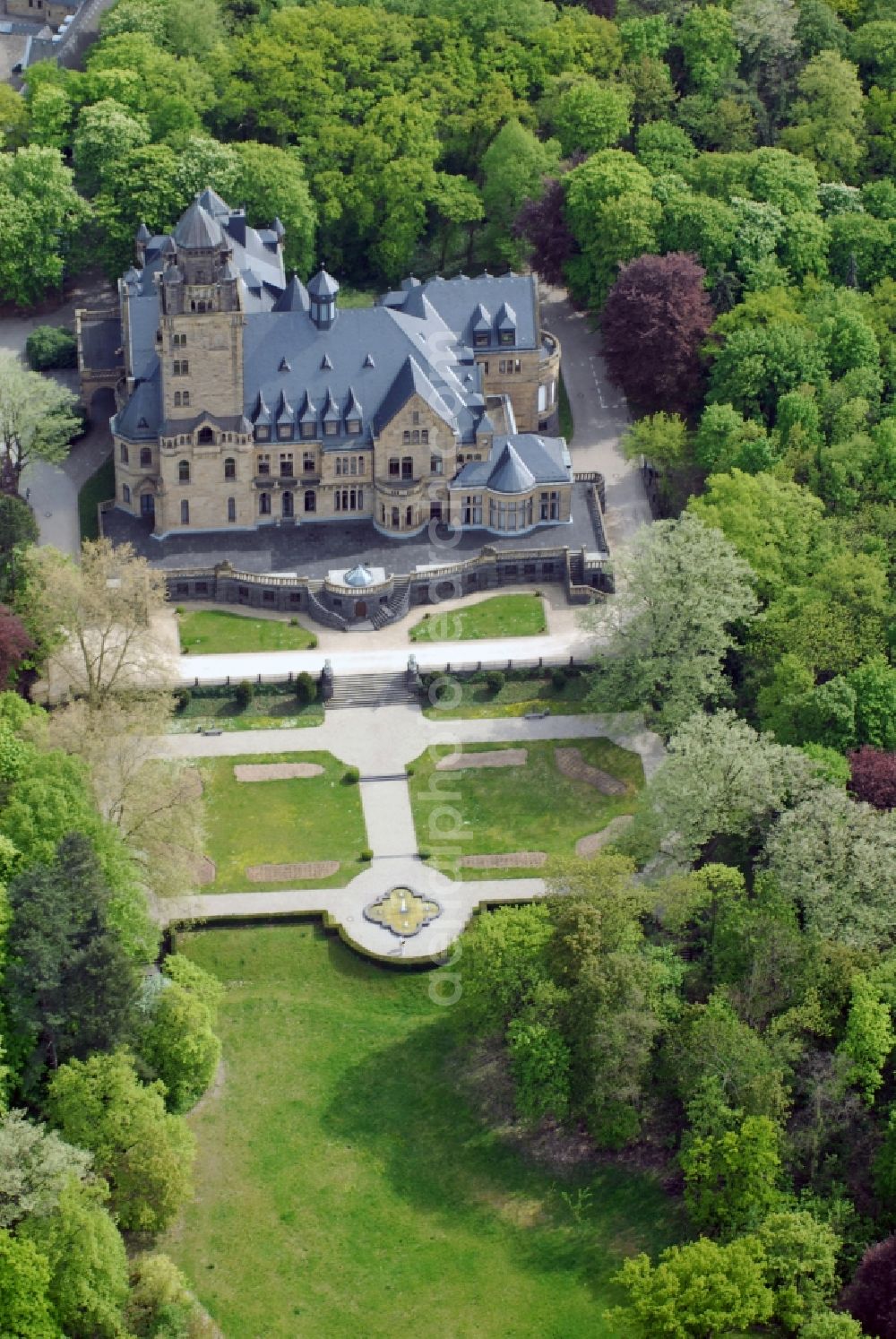 Aerial image Budenheim - Palace Waldthausen in Budenheim in the state Rhineland-Palatinate, Germany