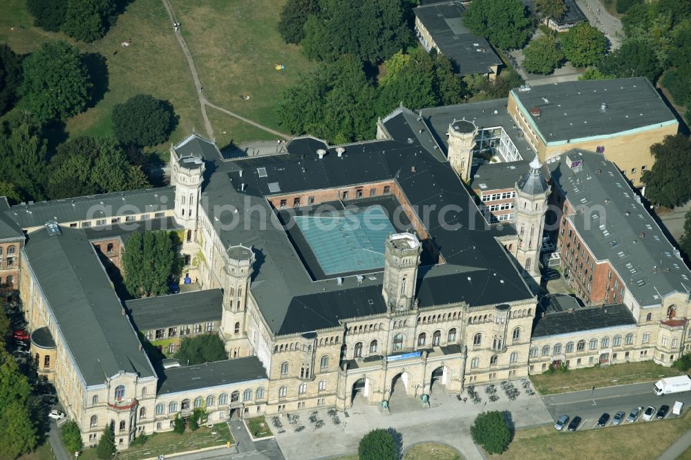 Aerial photograph Hannover - Palace Welfenschloss im Welfengarten in Hannover in the state Lower Saxony