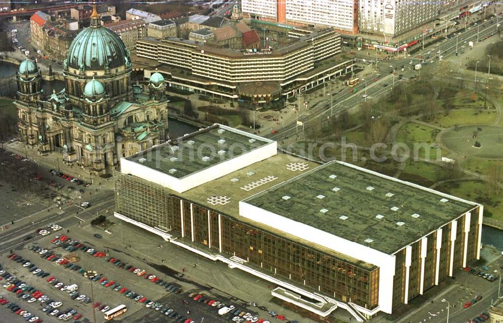 Berlin from above - 12.02.95 Palast der Republik/Stadtratsgebäude