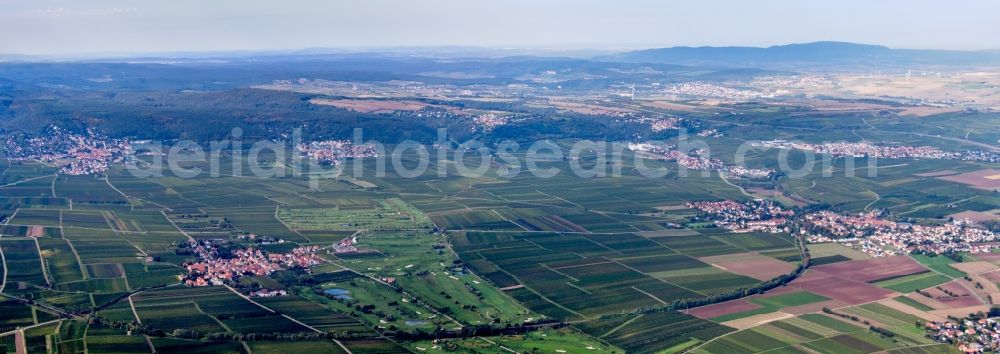 Dackenheim from above - Grounds of the Golf course at Golfgarten Deutsche Weinstrasse in Dackenheim in the state Rhineland-Palatinate