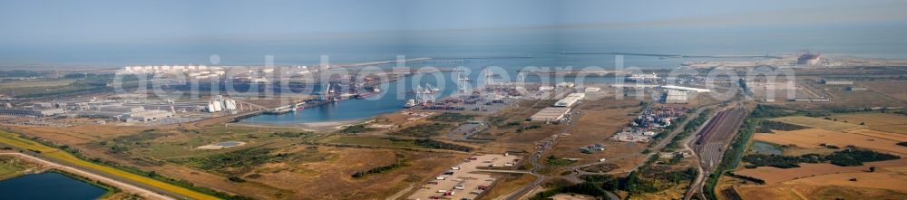 Loon-Plage from the bird's eye view: Panoramic view of the Port facilities on the seashore of the Channel-ferry port Dunkerque in Loon-Plage in Hauts-de-France, France