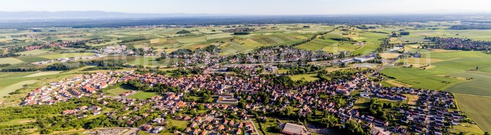 Aerial photograph Soultz-sous-Forets - Panoramic perspective of Town View of the streets and houses of the residential areas in Soultz-sous-Forets in Grand Est, France