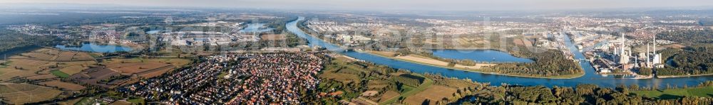 Aerial photograph Wörth am Rhein - Panoramic perspective Town on the banks of the river of the Rhine river in the district Maximiliansau in Woerth am Rhein in the state Rhineland-Palatinate, Germany