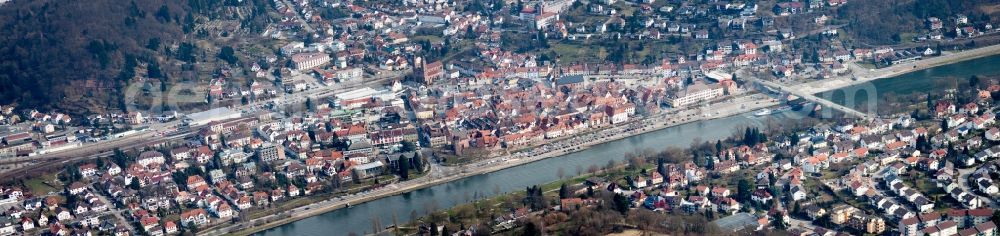 Aerial photograph Eberbach - Panoramic perspective of Village on the banks of the area Neckar - river course in Eberbach in the state Baden-Wuerttemberg