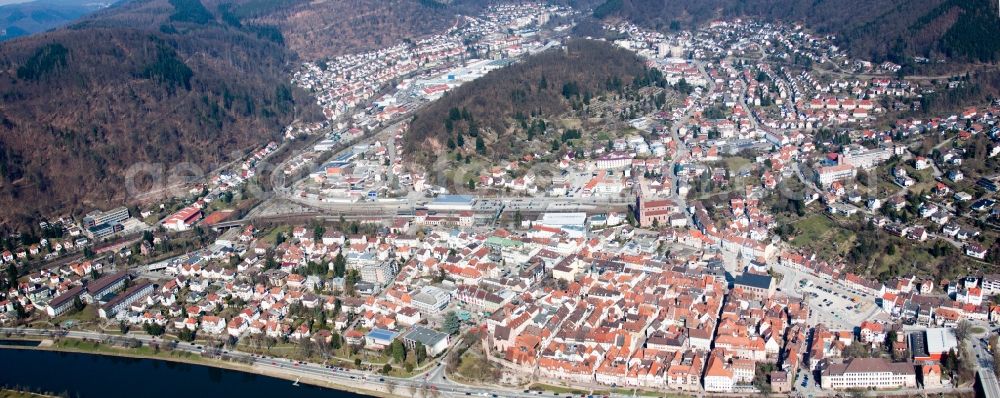 Aerial photograph Eberbach - Panoramic perspective of Village on the banks of the area Neckar - river course in Eberbach in the state Baden-Wuerttemberg