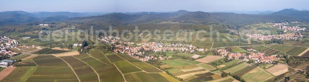 Aerial photograph Pleisweiler-Oberhofen - Panoramic perspective Forest and mountain scenery of Pfaelzerwald / Haardtrand in Pleisweiler-Oberhofen in the state Rhineland-Palatinate, Germany