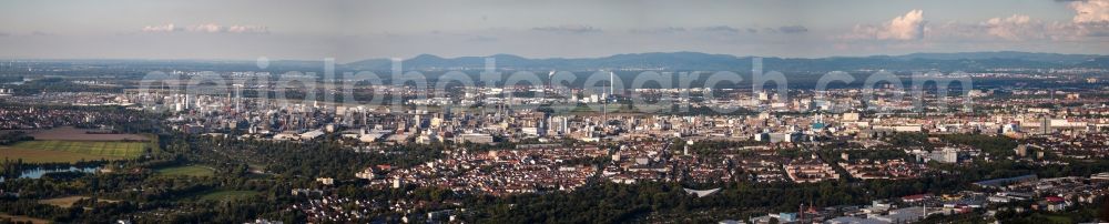 Aerial photograph Ludwigshafen am Rhein - Panoramic perspective of Building and production halls on the premises of the chemical manufacturers BASF in Ludwigshafen am Rhein in the state Rhineland-Palatinate, Germany