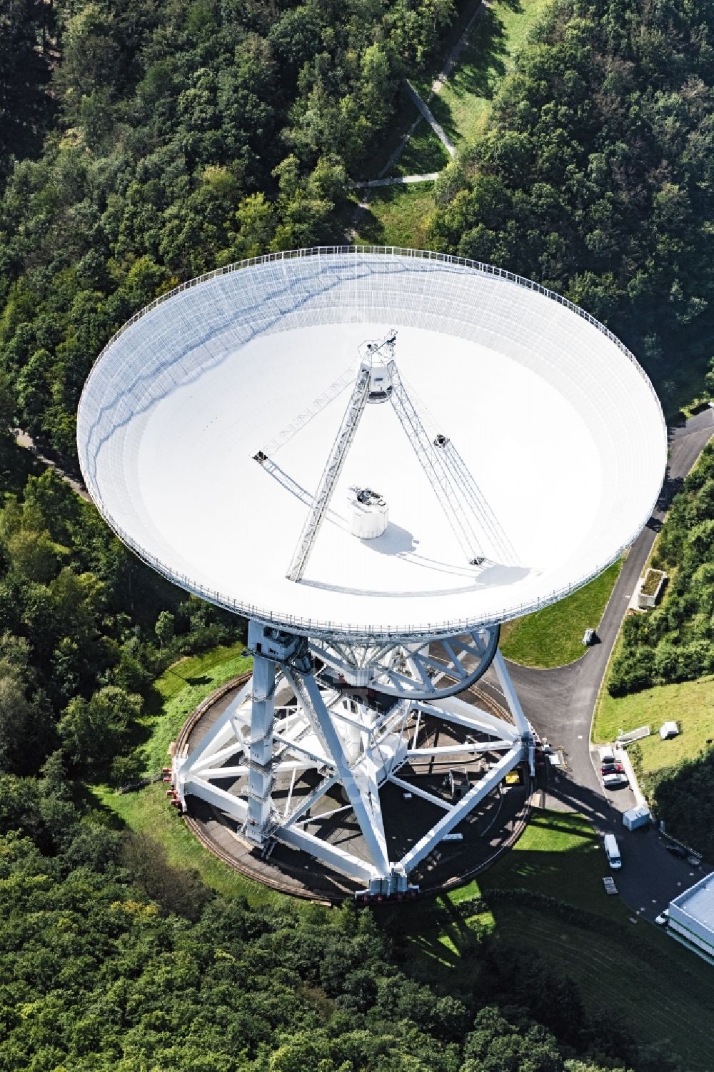 Bad Münstereifel from above - Parabolic satellite dishes Radioteleskop in the district Effelsberg in Bad Muenstereifel in the state North Rhine-Westphalia, Germany