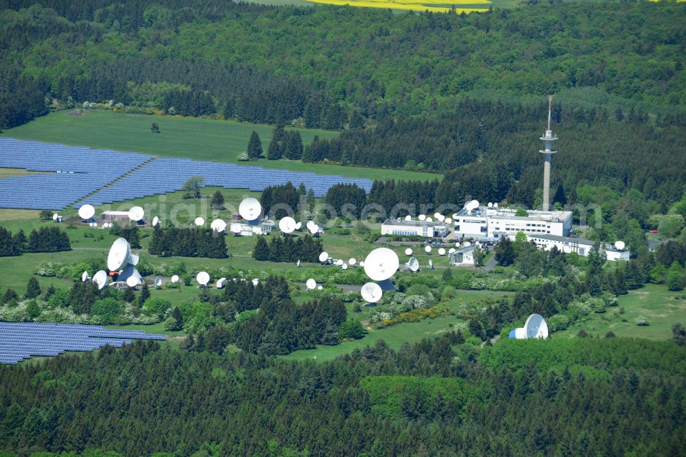 Aerial image Neu-Anspach - Parabolic satellite dishes Photovoltaic Power Station - Earth Station Usingen in Neu-Anspach in the state Hesse