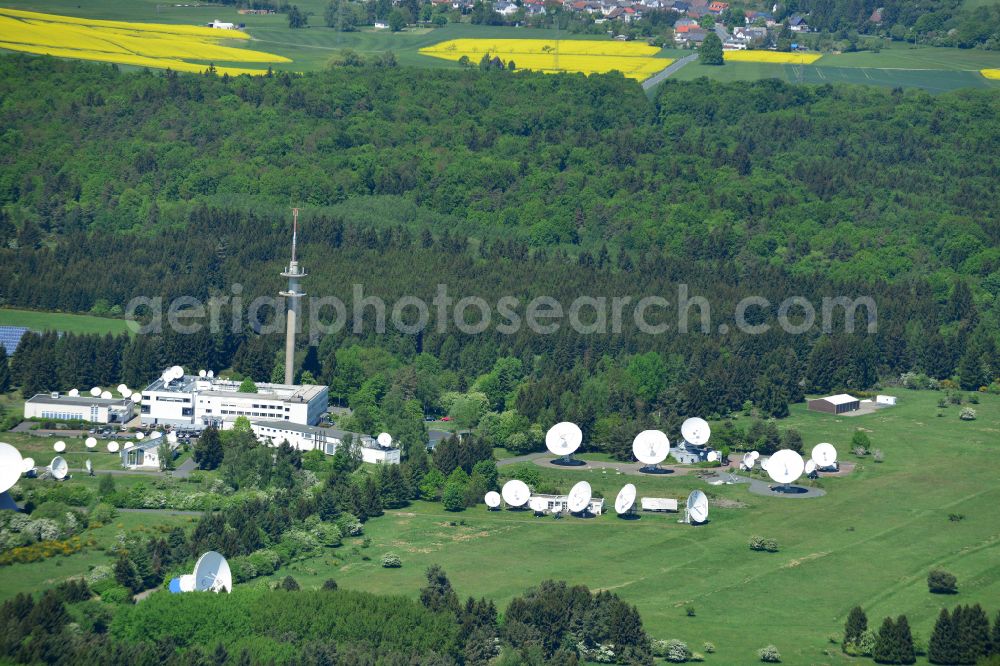 Aerial photograph Neu-Anspach - Parabolic satellite dishes Photovoltaic Power Station - Earth Station Usingen in Neu-Anspach in the state Hesse