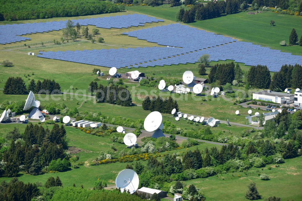 Neu-Anspach from the bird's eye view: Parabolic satellite dishes Photovoltaic Power Station - Earth Station Usingen in Neu-Anspach in the state Hesse