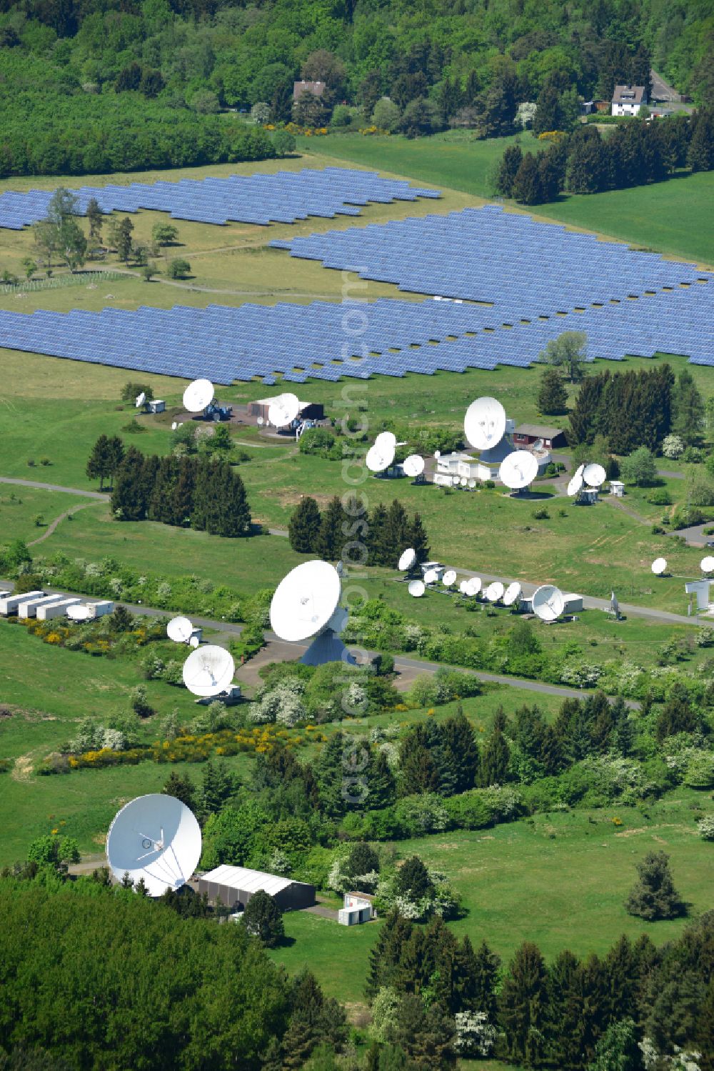 Aerial image Neu-Anspach - Parabolic satellite dishes Photovoltaic Power Station - Earth Station Usingen in Neu-Anspach in the state Hesse