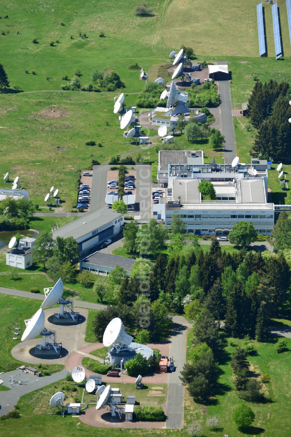 Neu-Anspach from the bird's eye view: Parabolic satellite dishes Photovoltaic Power Station - Earth Station Usingen in Neu-Anspach in the state Hesse