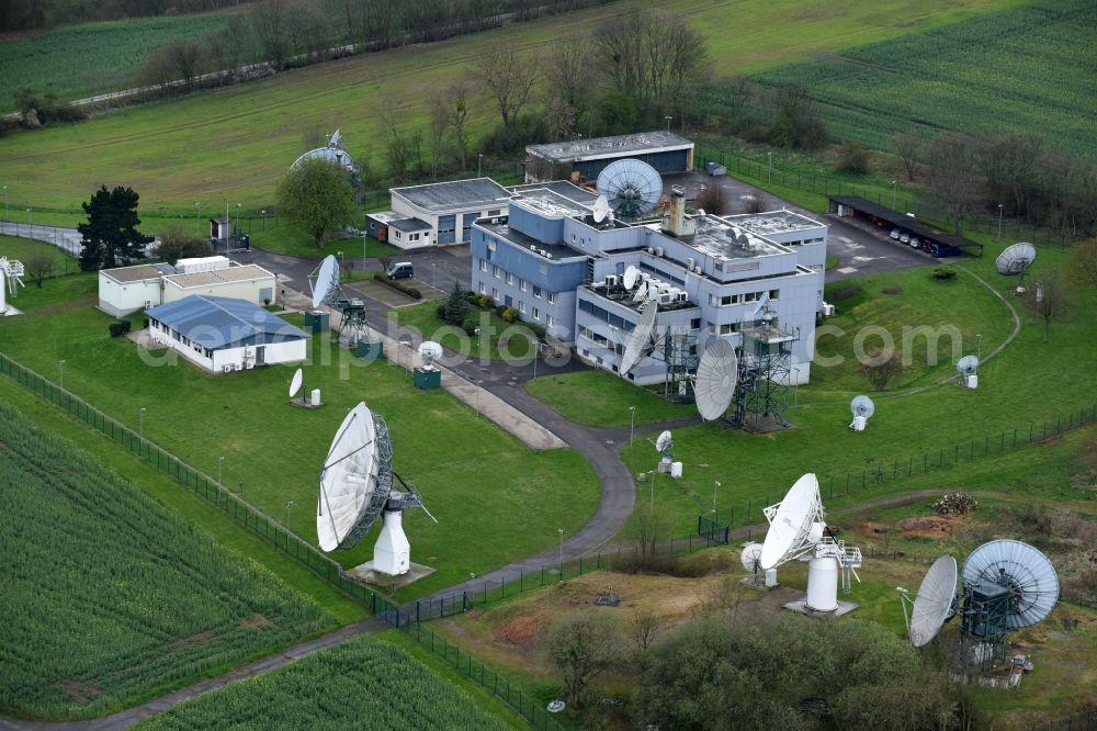 Aerial photograph Schöningen - Parabolic satellite dishes BND- Funkaufklaerungs- Station in Schoeningen in the state Lower Saxony