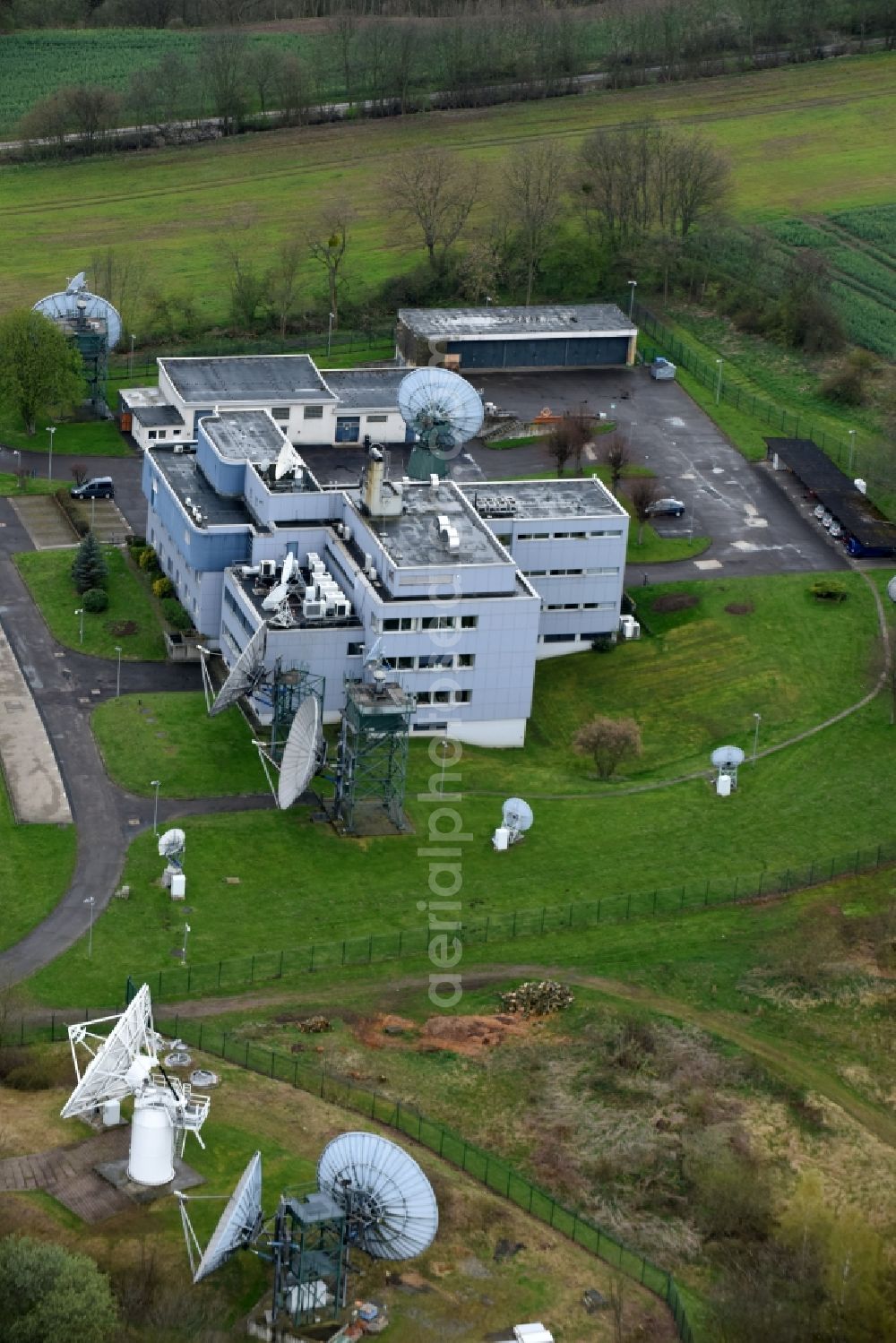 Schöningen from the bird's eye view: Parabolic satellite dishes BND- Funkaufklaerungs- Station in Schoeningen in the state Lower Saxony