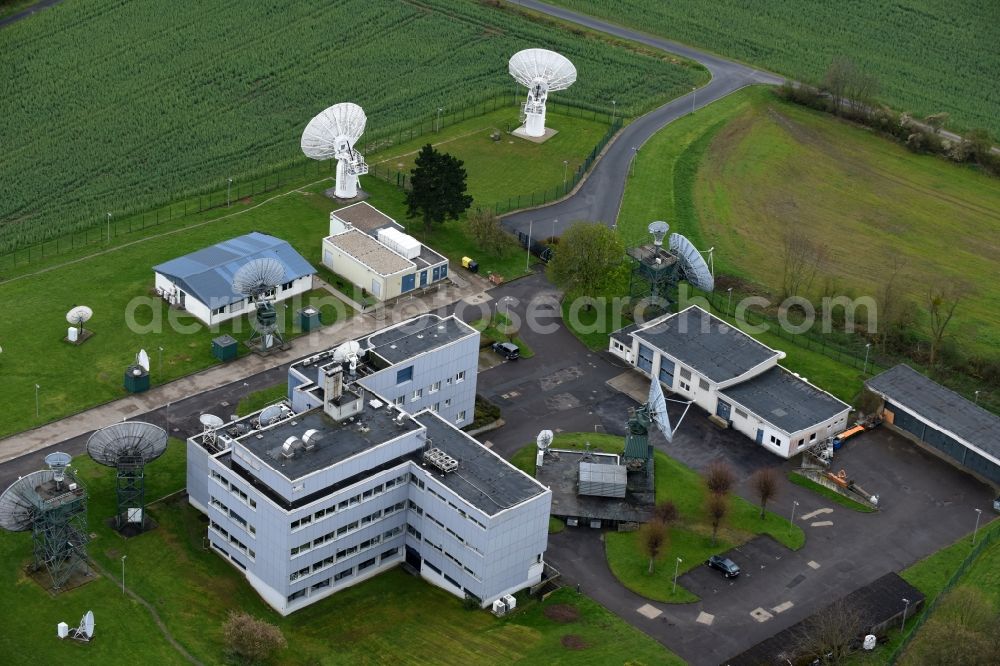 Schöningen from the bird's eye view: Parabolic satellite dishes BND- Funkaufklaerungs- Station in Schoeningen in the state Lower Saxony