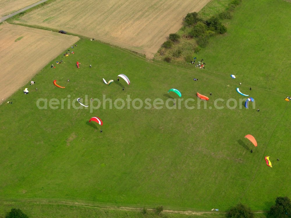 Aerial image Neuwied - Paragliders above a meadow near Neuwied in the state of Rhineland-Palatinate. An area near the Rodenbach part is used as a training slope for paragliding. Because of the river Wied and surrounding hills, the thermal lift is good for the sport