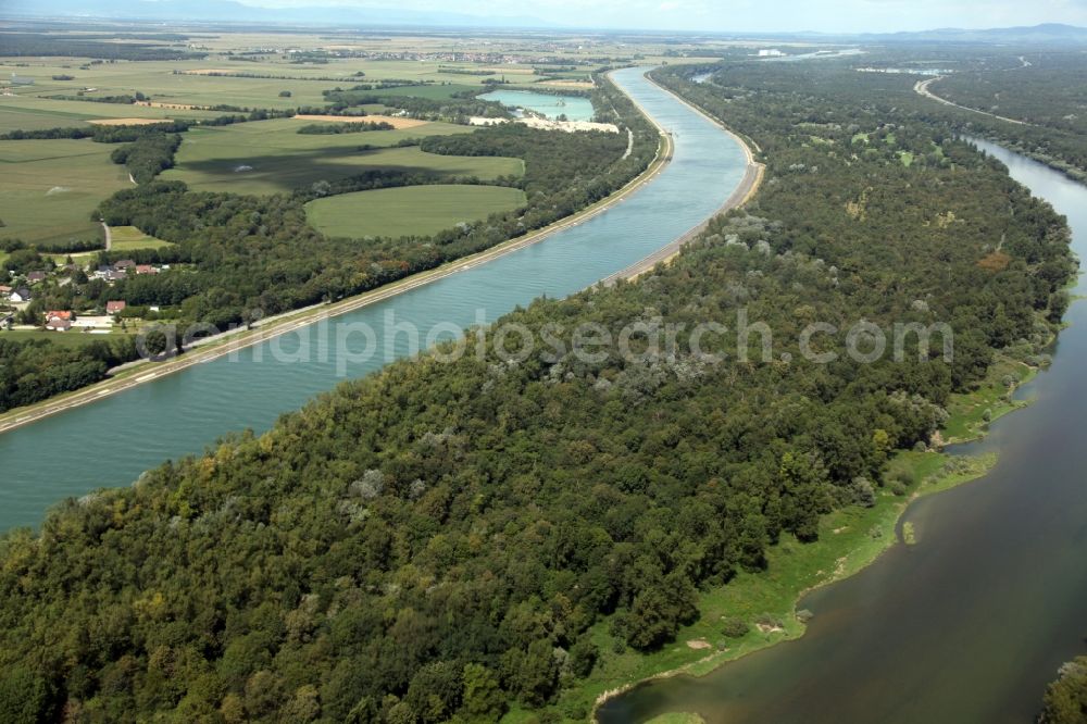 Aerial image Neuenburg am Rhein - Parallel flux flow of the Rhine along the border with the French Channel Grand Canal d'Alsace in Neuenburg am Rhein in Baden-Wuerttemberg