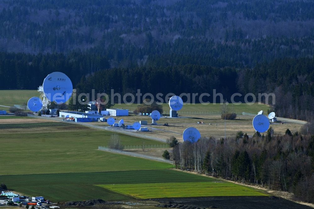 Aerial photograph Raisting - Parbola antennas in the form of white satellite dishes on the site of the earth station Erdfunkstelle in Raisting at Weilheimer Land in the state Bavaria, Germany