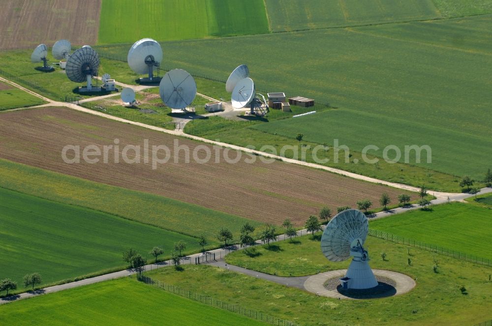 Aerial image Fuchsstadt - Parbola antennas in the form of white satellite dishes on the site of the earth station in Fuchsstadt in the state Bavaria, Germany