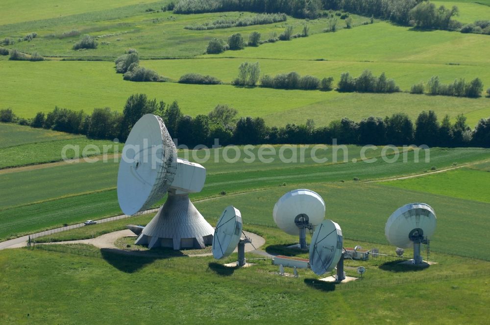 Fuchsstadt from above - Parbola antennas in the form of white satellite dishes on the site of the earth station in Fuchsstadt in the state Bavaria, Germany