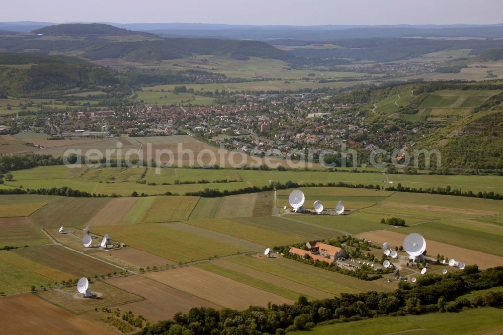 Aerial image Fuchsstadt - Parbola antennas in the form of white satellite dishes on the site of the earth station in Fuchsstadt in the state Bavaria, Germany