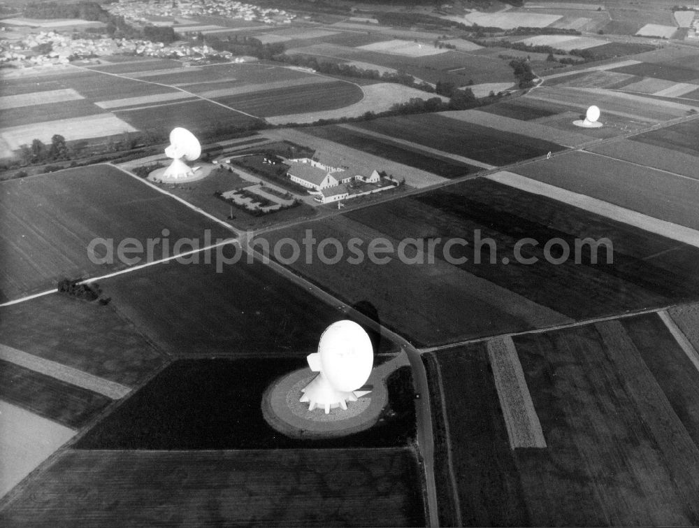 Fuchsstadt from the bird's eye view: Parbola antennas in the form of white satellite dishes on the site of the earth station in Fuchsstadt in the state Bavaria, Germany