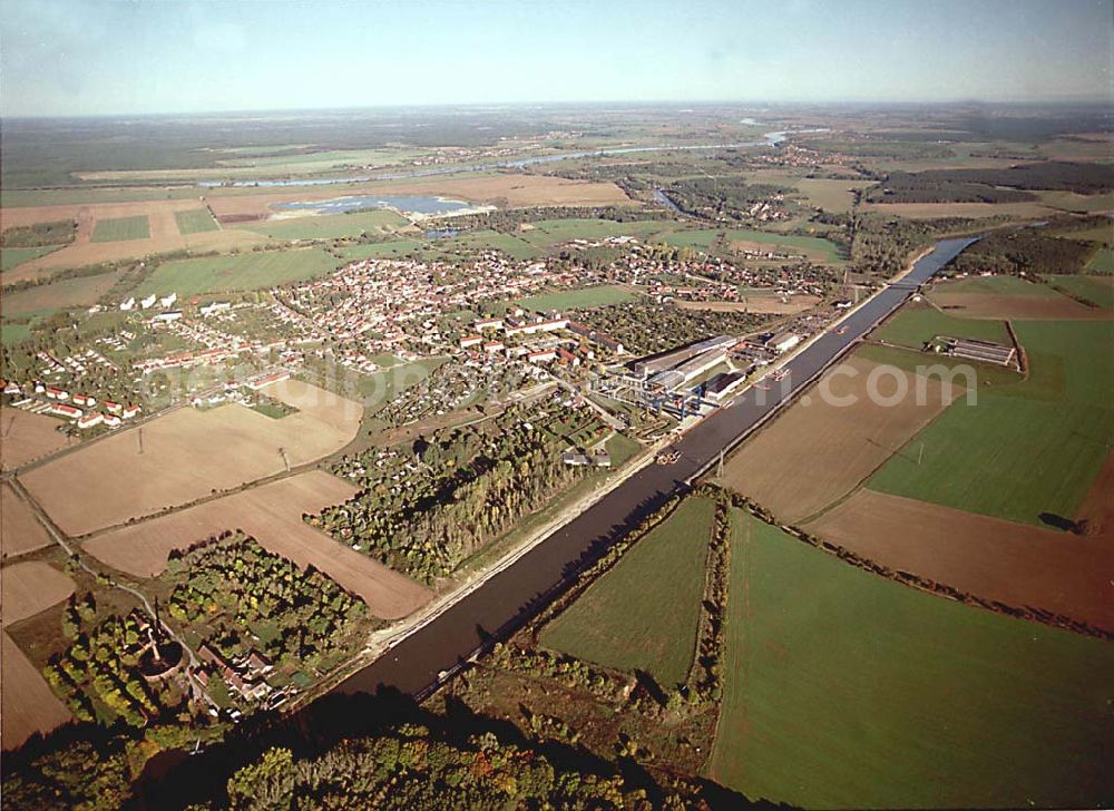 Aerial image Parey / Sachsen Anhalt - 14.10.2003 Parey / Sachsen Anhalt Blick auf die Stadt und den ausgebauten Elbe-Havel-Kanal