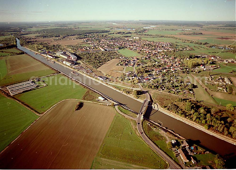 Aerial image Parey / Sachsen Anhalt - 14.10.2003 Parey / Sachsen Anhalt Blick auf die Stadt und den Elbe-Havel-Kanal