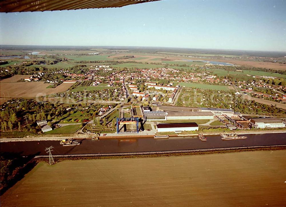 Aerial image Parey / Sachsen Anhalt - 14.10.2003 Parey / Sachsen Anhalt Blick auf die Stadt und den Elbe-Havel-Kanal