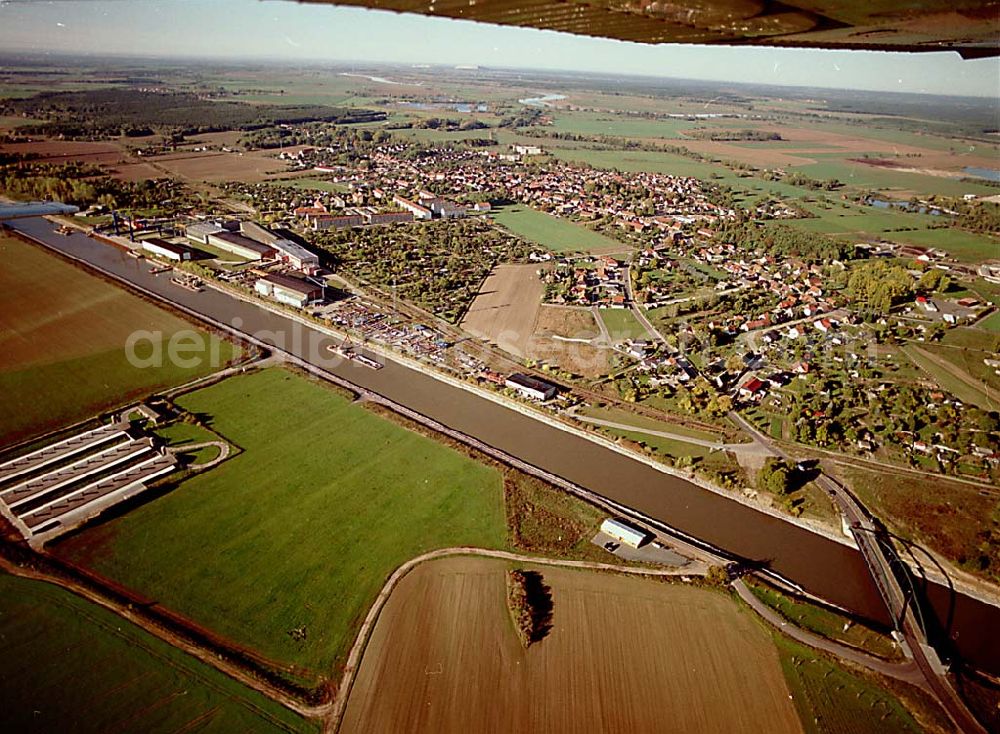 Parey / Sachsen Anhalt from above - 14.10.2003 Parey / Sachsen Anhalt Blick auf die Stadt und den Elbe-Havel-Kanal