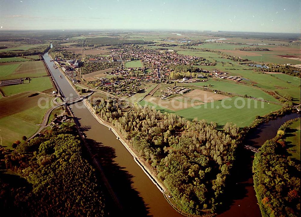 Aerial image Parey / Sachsen Anhalt - 14.10.2003 Parey / Sachsen Anhalt Blick auf die Stadt und den Elbe-Havel-Kanal