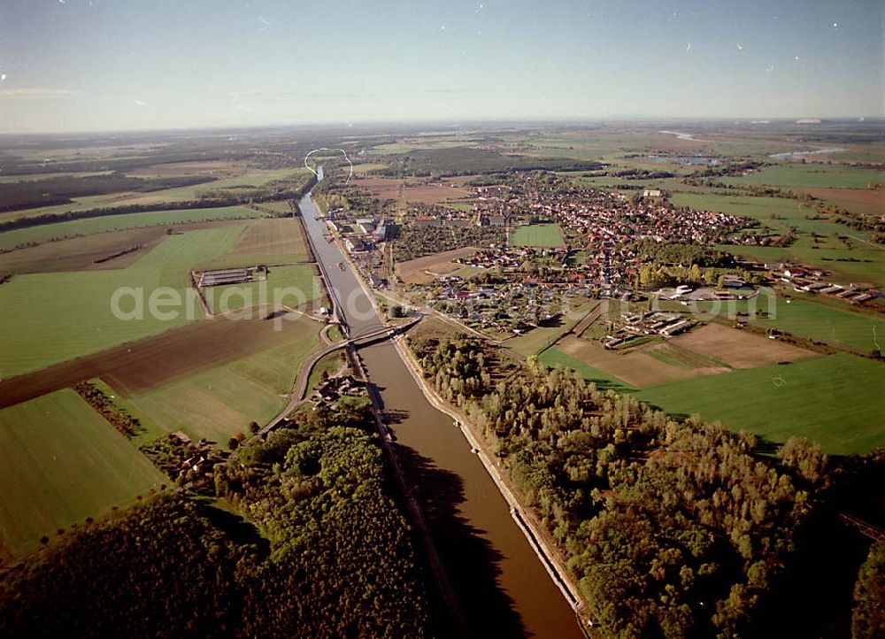 Aerial photograph Parey / Sachsen Anhalt - 14.10.2003 Parey / Sachsen Anhalt Blick auf die Stadt und den Elbe-Havel-Kanal