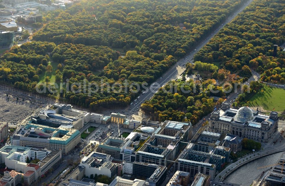 Aerial photograph Berlin OT Mitte - View of the Pariser Platz in the district of Mitte in Berlin