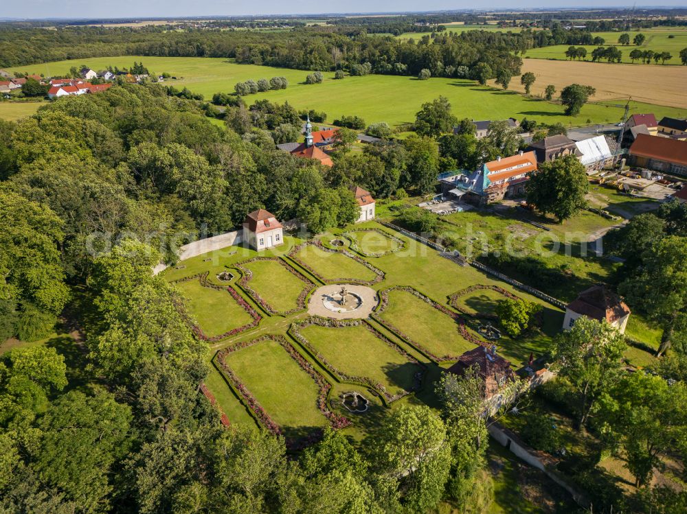 Aerial image Tiefenau - Park, castle and church in Tiefenau in the state of Saxony, Germany in the state of Saxony, Germany