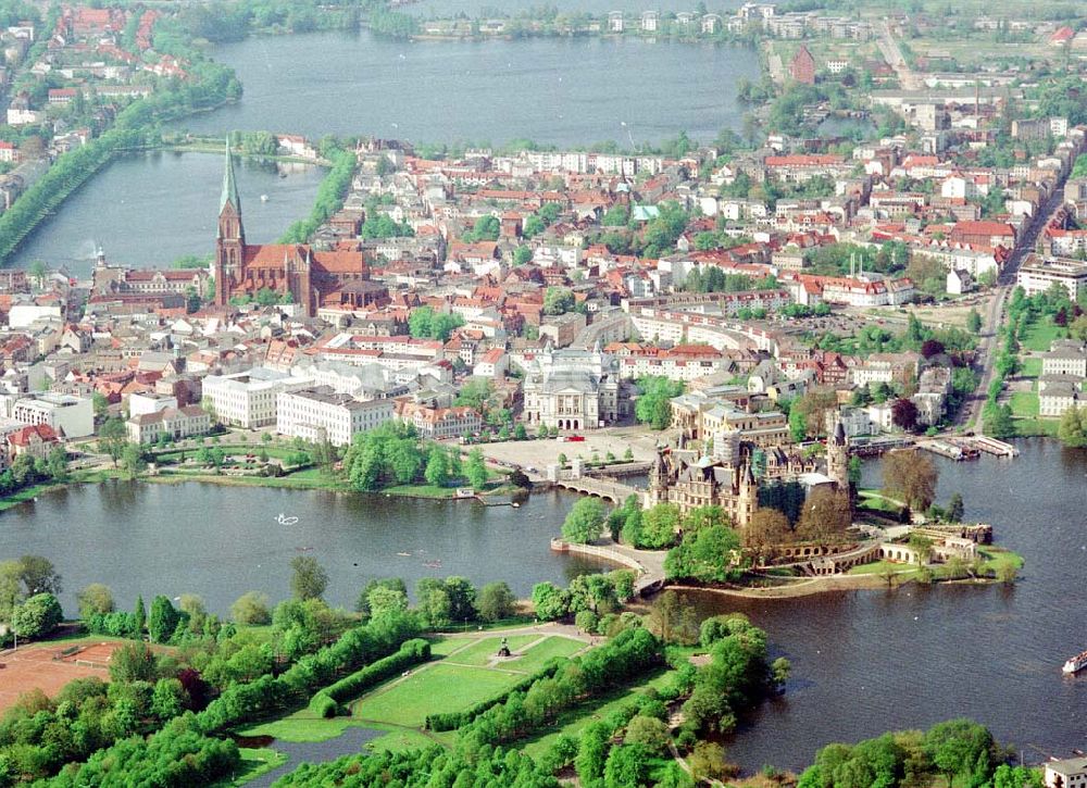 Schwerin / Mecklenburg - Vorpommern from above - Park- und Schloßanlage Schloß Schwerin.