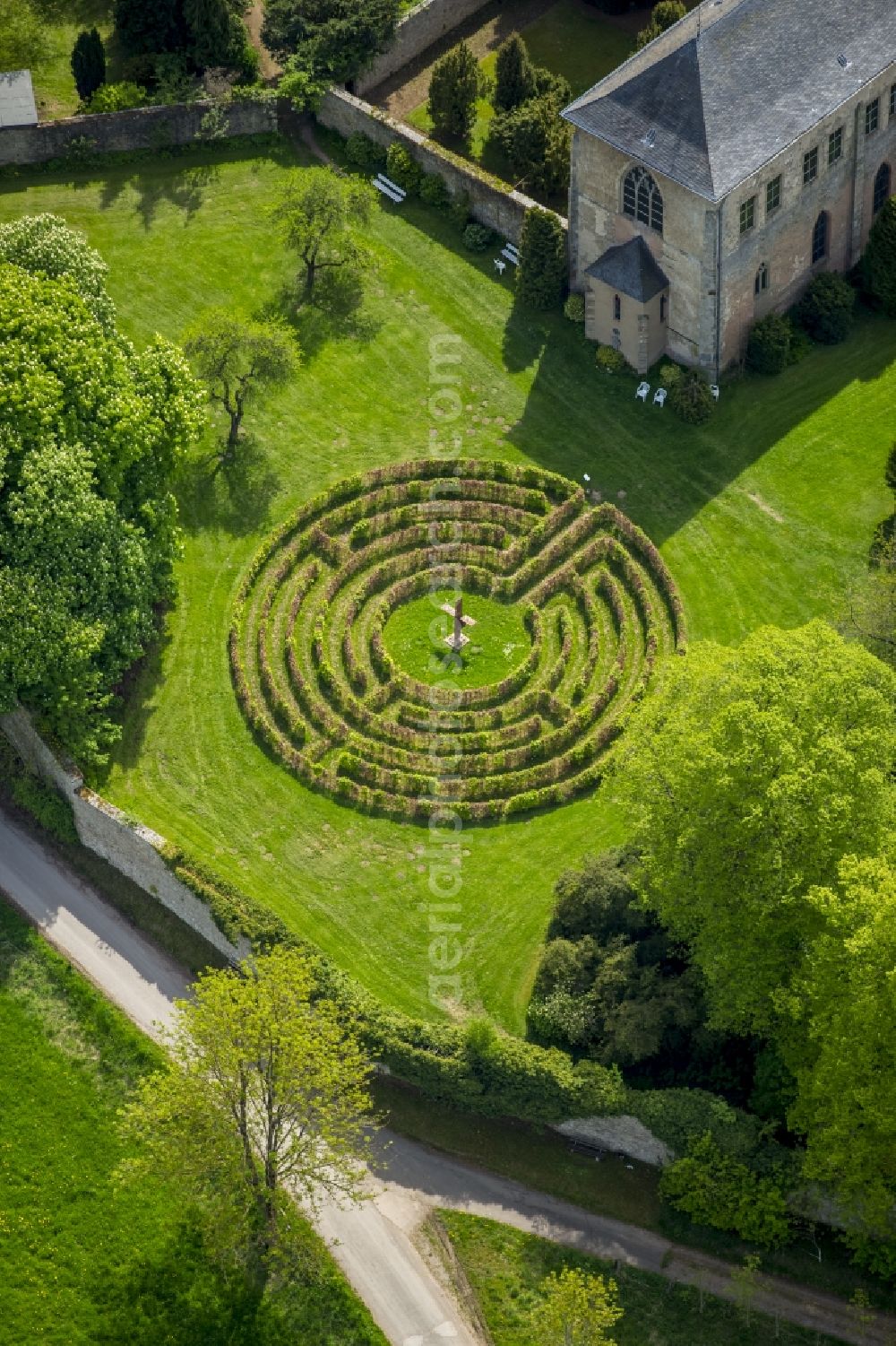 Aerial photograph Steinfeld - Park of als circle - round hedge maze in Steinfeld in the state North Rhine-Westphalia