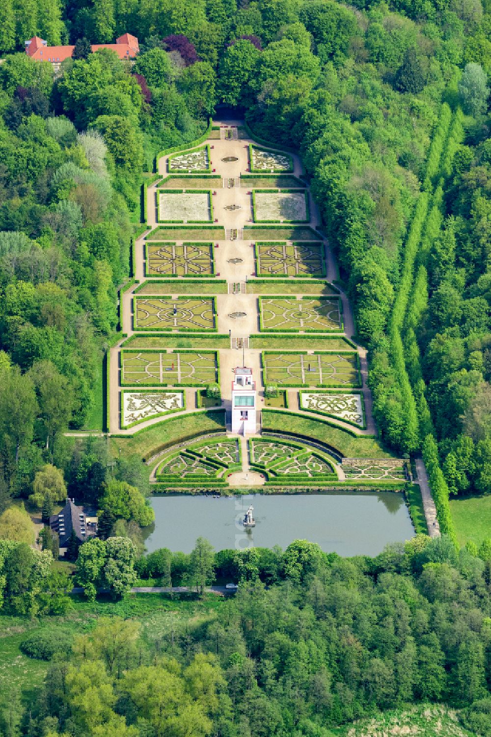 Schleswig from above - Park of a baroque garden with the castle Gottorf in the district of Annettenhoeh in Schleswig in the federal state Schleswig-Holstein. The prince's garden and a passable gigantic globe in the globe house became a public magnet since the opening. The whole garden was established in hillside situation in whose bottom the Herkules pond is put on