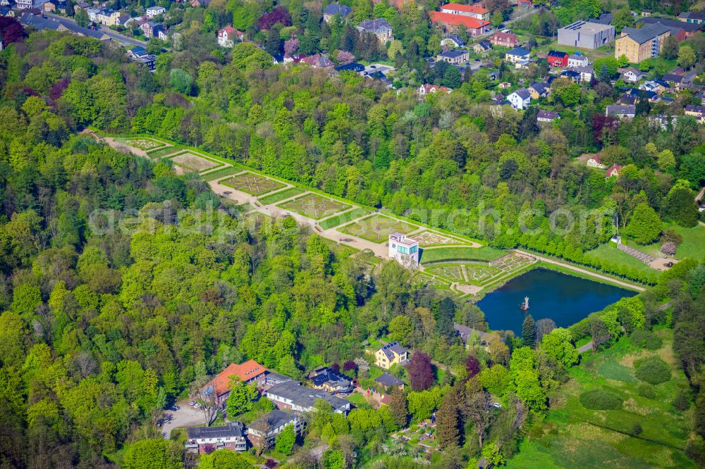 Aerial photograph Schleswig - Park of a baroque garden with the castle Gottorf in the district of Annettenhoeh in Schleswig in the federal state Schleswig-Holstein. The prince's garden and a passable gigantic globe in the globe house became a public magnet since the opening. The whole garden was established in hillside situation in whose bottom the Herkules pond is put on