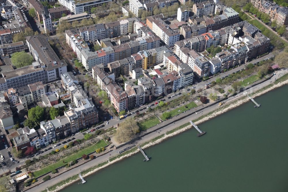 Mainz from the bird's eye view: Park in the area of the Uferstrasse in the old town of Mainz in Rhineland-Palatinate