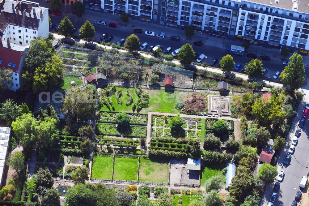 Aerial photograph Berlin - Park of Bossestrasse - Persiusstrasse - Corinthstrasse in the district Friedrichshain in Berlin, Germany