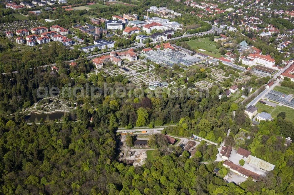 Aerial image München - Park of Botanische Staatssammlung and Botanischer Garten along the Menzinger Strasse in the district Neuhausen-Nymphenburg in Munich in the state Bavaria, Germany