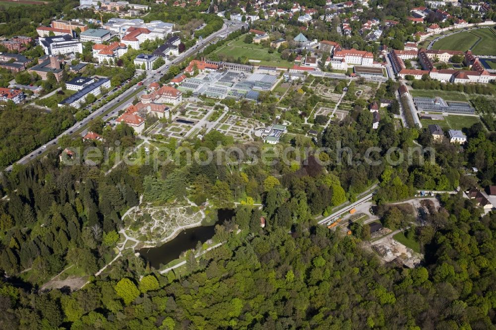 Aerial photograph München - Park of Botanische Staatssammlung and Botanischer Garten along the Menzinger Strasse in the district Neuhausen-Nymphenburg in Munich in the state Bavaria, Germany