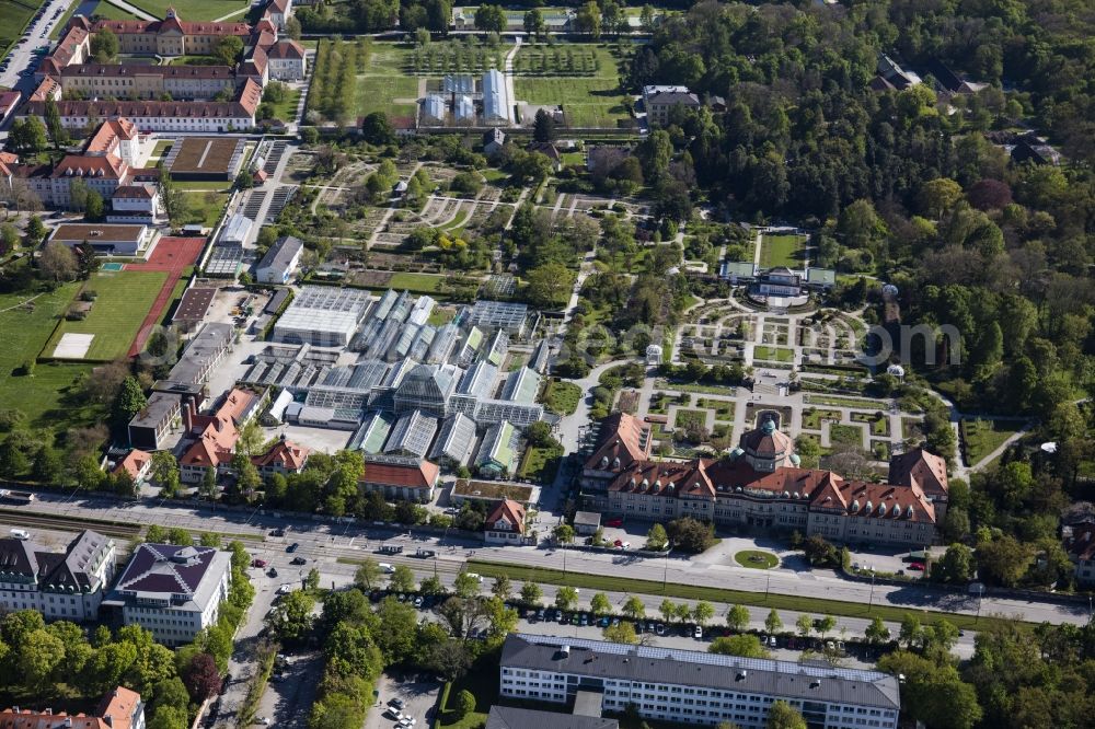 Aerial image München - Park of Botanische Staatssammlung and Botanischer Garten along the Menzinger Strasse in the district Neuhausen-Nymphenburg in Munich in the state Bavaria, Germany