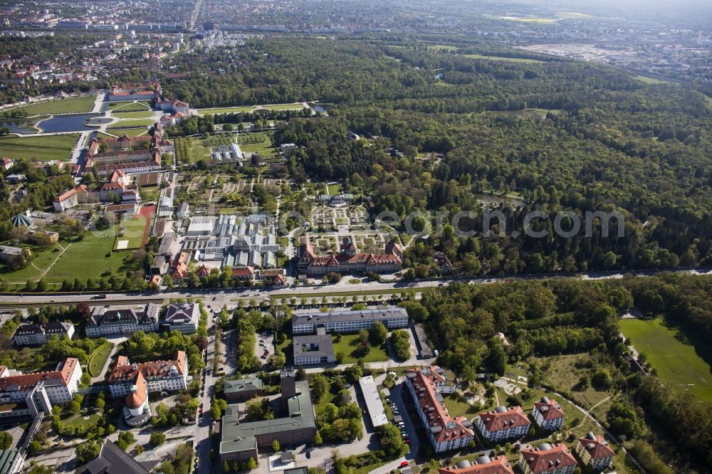 Aerial photograph München - Park of Botanische Staatssammlung and Botanischer Garten along the Menzinger Strasse in the district Neuhausen-Nymphenburg in Munich in the state Bavaria, Germany