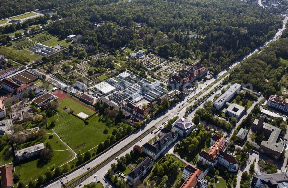 München from above - Park of Botanische Staatssammlung and Botanischer Garten along the Menzinger Strasse in the district Neuhausen-Nymphenburg in Munich in the state Bavaria, Germany