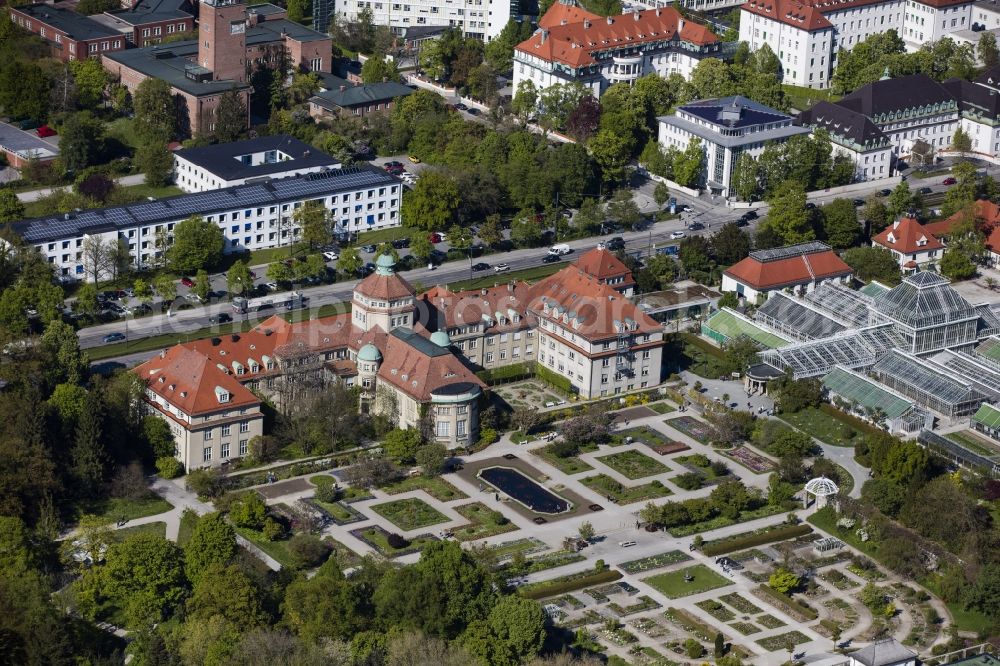 Aerial image München - Park of Botanische Staatssammlung and Botanischer Garten along the Menzinger Strasse in the district Neuhausen-Nymphenburg in Munich in the state Bavaria, Germany