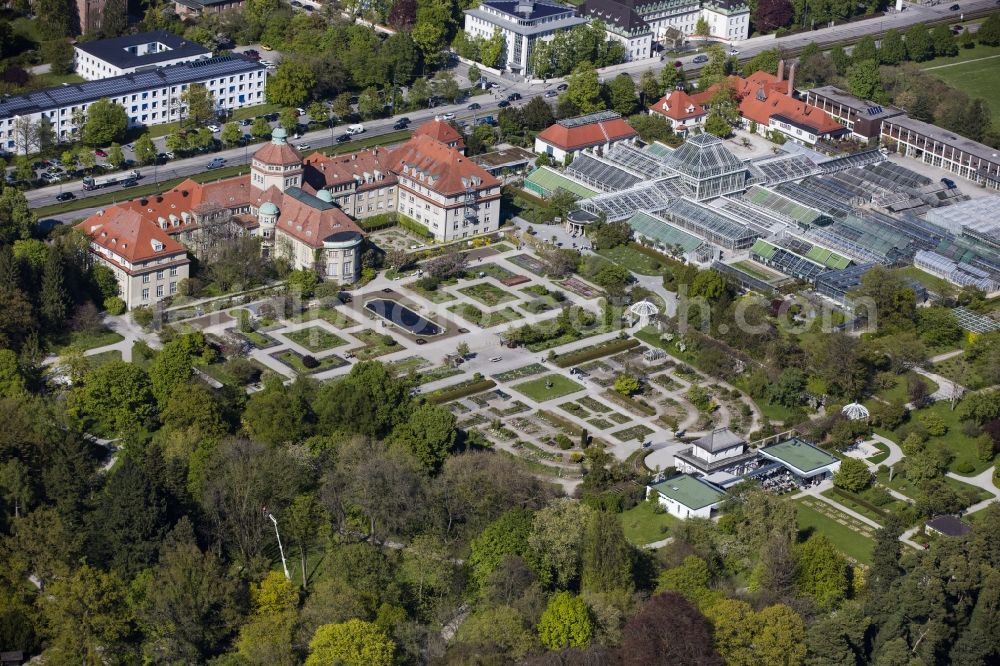 Aerial photograph München - Park of Botanische Staatssammlung and Botanischer Garten along the Menzinger Strasse in the district Neuhausen-Nymphenburg in Munich in the state Bavaria, Germany