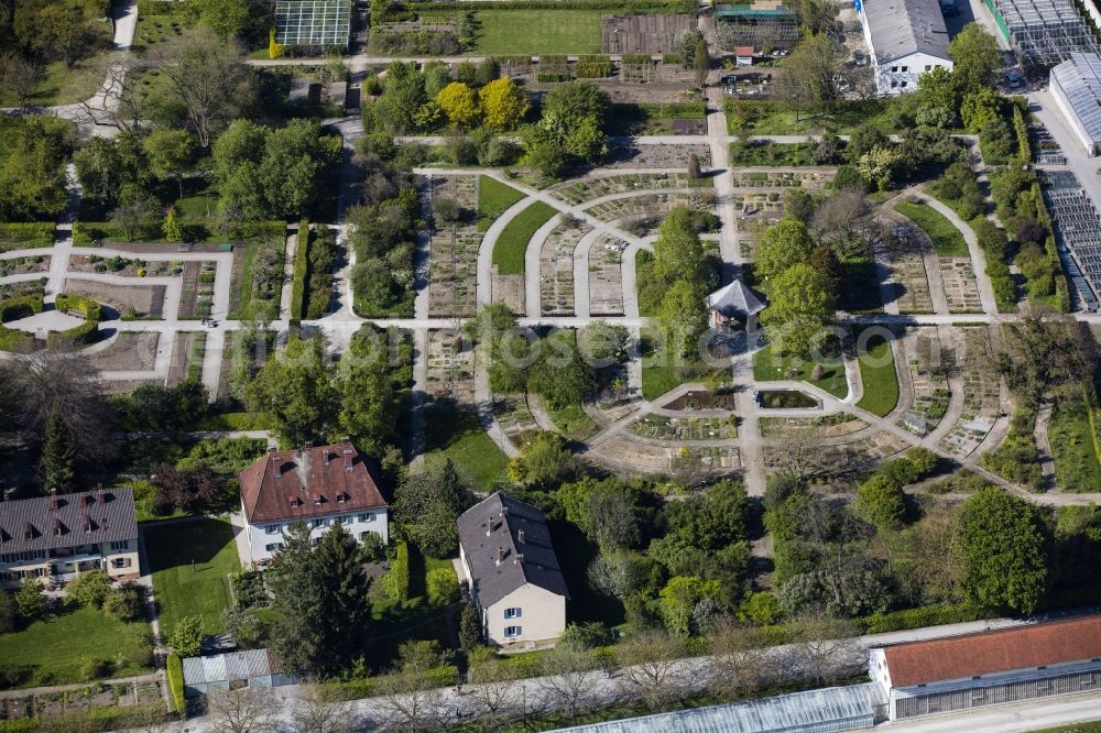 Aerial photograph München - Park of Botanische Staatssammlung and Botanischer Garten along the Menzinger Strasse in the district Neuhausen-Nymphenburg in Munich in the state Bavaria, Germany